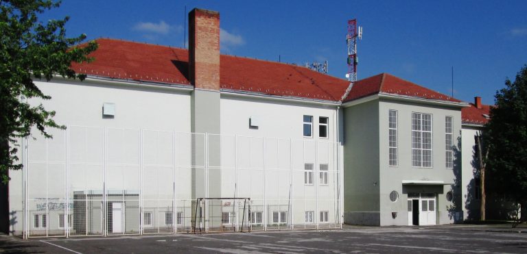 ОШ „ДОСИТЕЈ ОБРАДОВИЋ“: Осавремењавање наставе новим технологијама