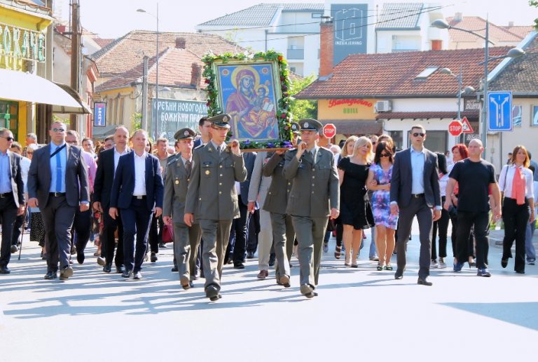 Тројичка литија улицама Пожаревца