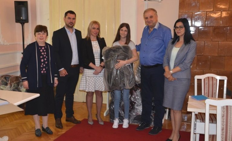 ВЕЛИКО ГРАДИШТЕ: Помоћ за двадесет и једну бебу