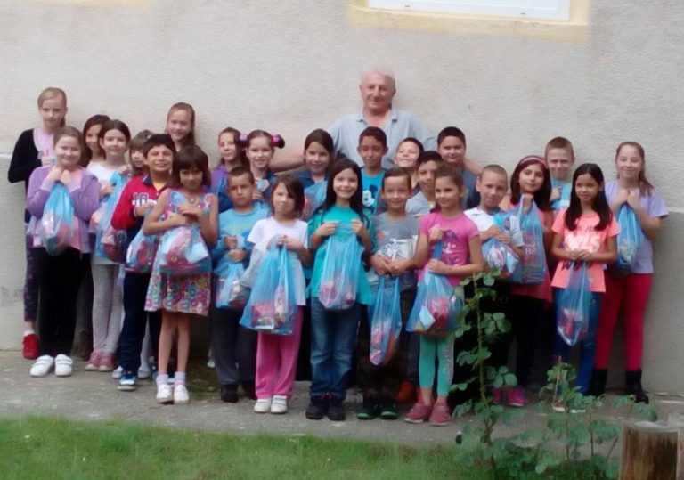 Слатки пакетићи за 25 ученика
