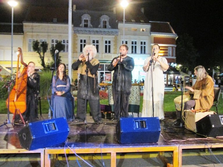 „ПОД СЈАЈЕМ ЗВЕЗДА“: Прегршт сјајних садржаја