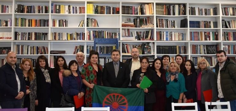 МАЛО ЦРНИЋE: Ромкиње у борби против насиља