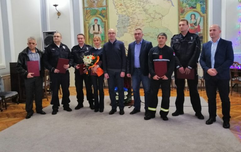 ПОЖАРЕВАЦ: Награђено пет полицијских службеника и један ватрогасац