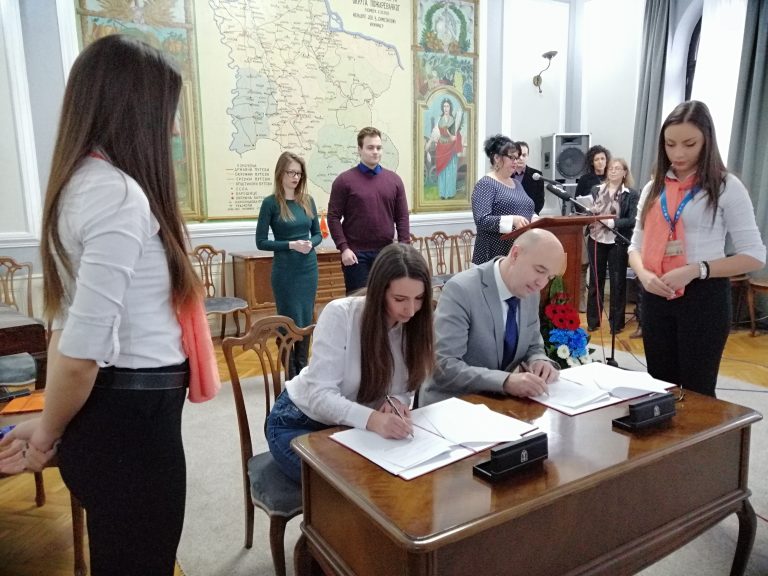 Пожаревац: СТИПЕНДИЈЕ ЗА 59 СТУДЕНАТА