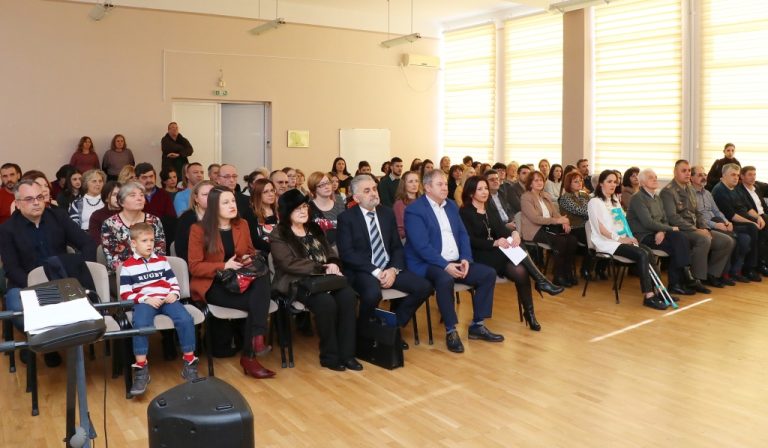 ПОЖАРЕВАЧКА ГИМНАЗИЈА:Свети Сава је наша вера и нада
