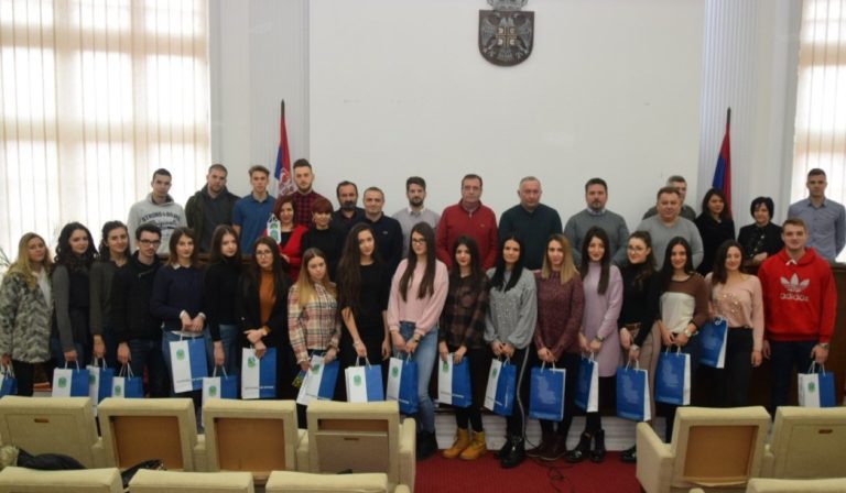 ОВЕ ГОДИНЕ У БУЏЕТУ ПЕТРОВАЧКЕ ОПШТИНЕ: Има пара за 65 стипендија