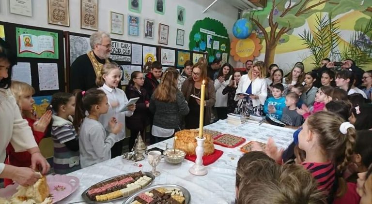 Резање колача и свечана академија у Школи „Свети сава“
