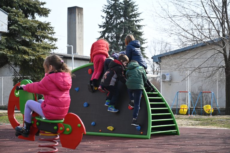 KОМПАНИЈА БАМБИ ЗА ДЕЦУ: Ново игралиште за Вртић „Бубамара“