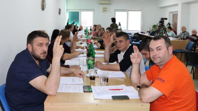 НА СЕДНИЦИ СО МАЛО ЦРНИЋE: Усвојен први ребаланс буџета