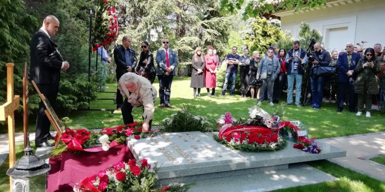 ПОЖАРЕВАЦ: Сахрањена Мирјана Марковић