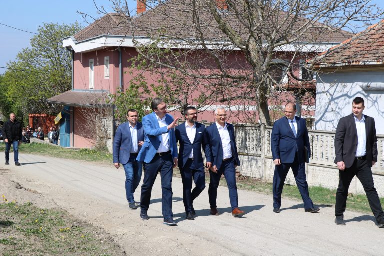 Посету Браничевском округу председник Србије започео у Жабарима