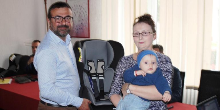 ЖАБАРИ: Подељена ауто седишта за децу