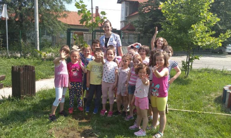 Предшколци вртића „Даница“ Засадили своје генерацијско дрво