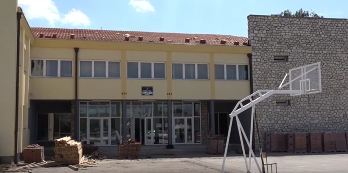 Жагубицa: Реконструкција крова Техничке школе