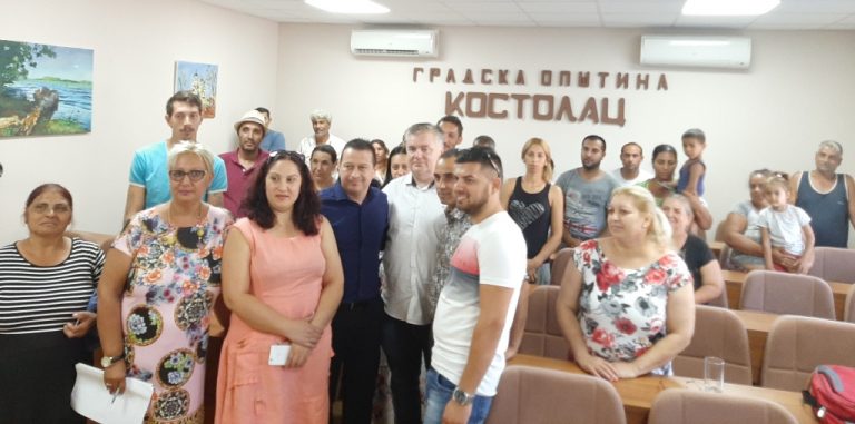 Грађевински материјал за двадесет ромских породица у Костолцу