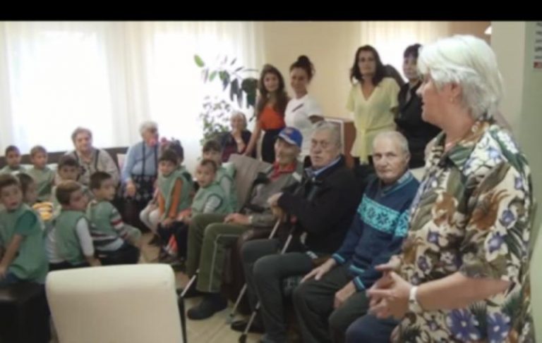 У Дому за стара лица „Да Винчи“: Дружење старих и најмлађих
