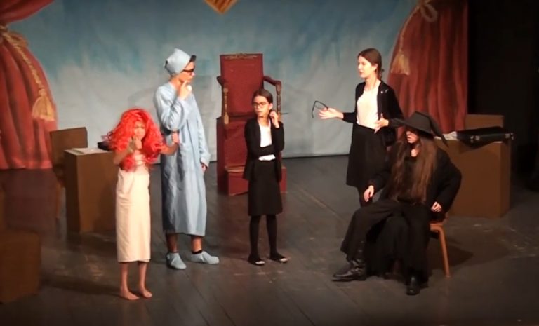 Петровац:  Премијерa „Вештицe на суду“