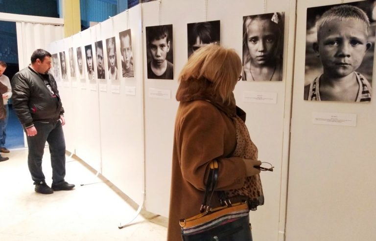 Изложба фотографија „Деца Донбаса“