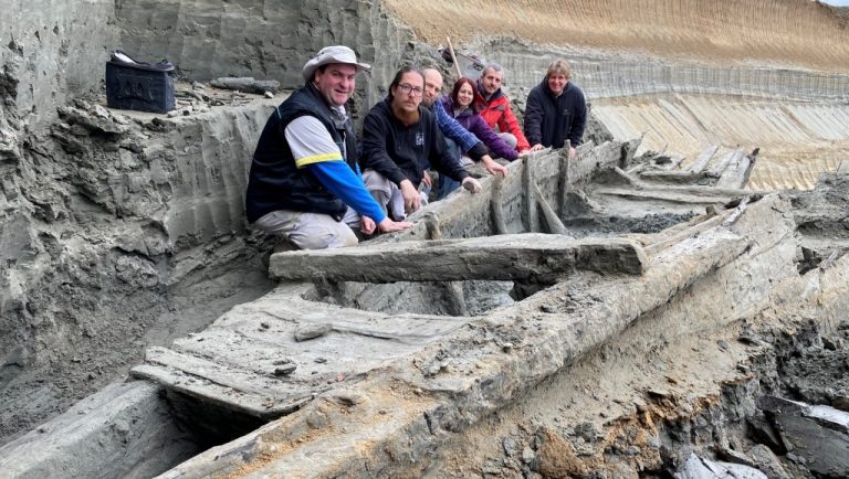 Брод испловио из етаже копа од седам метара