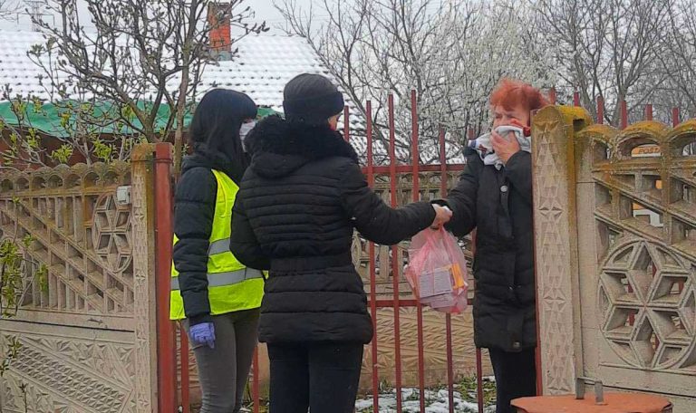 Волонтери делили помоћ социјално угроженима са територије Костолца
