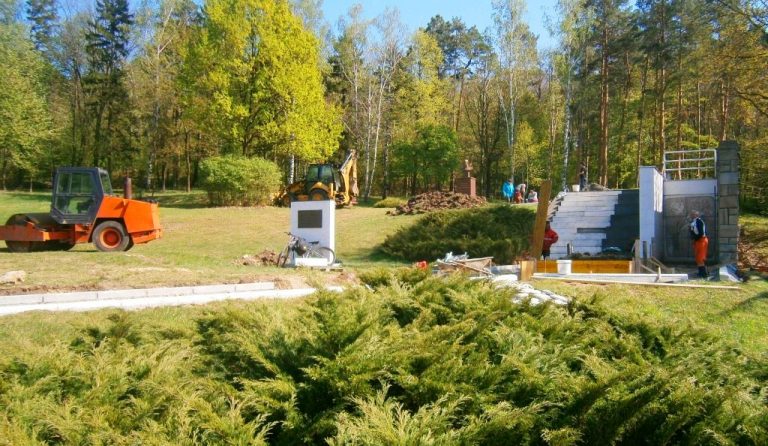 Чачалица: Реконструкција Споменика руским војницима