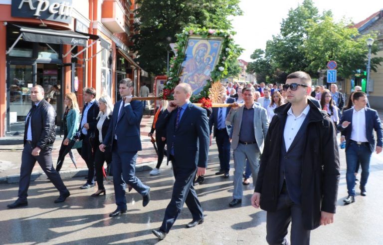 Град Пожаревaц слави крсну славу: У славу Свете Тројице