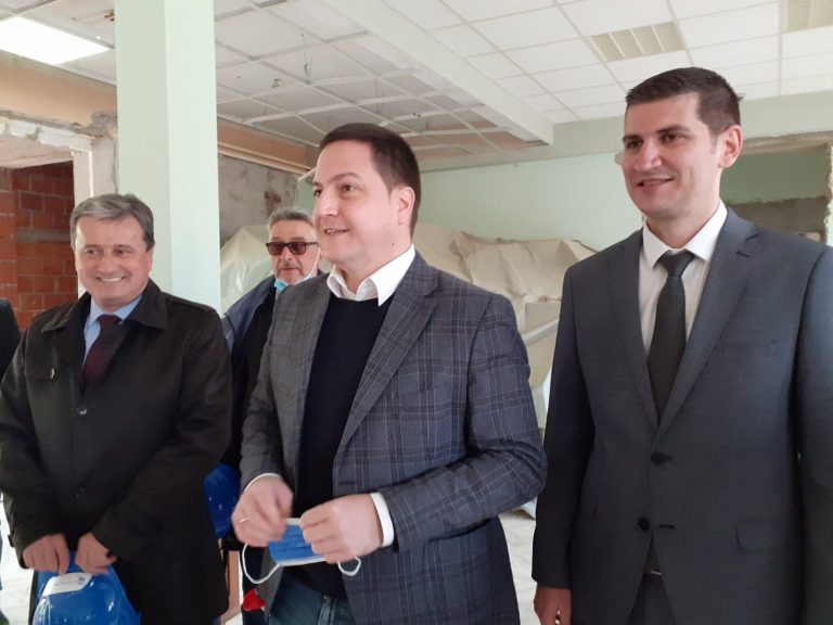 Пожаревац: Министар просвете у Пољопривредној школи