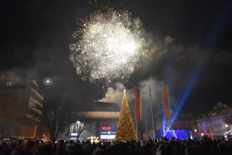 Дочек 2024. у Пожаревцу уз песму, послужење и ватромет