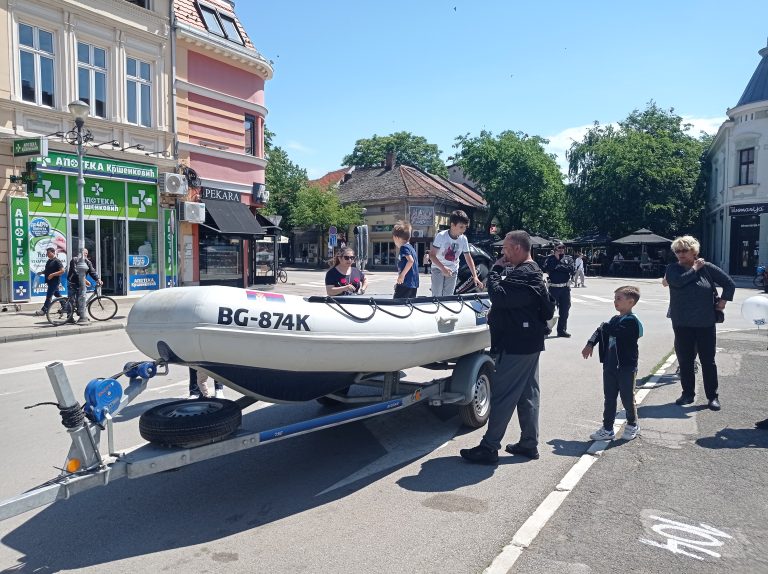 Дан полиције у Пожаревцу: полицијски пси, пена за малишане…