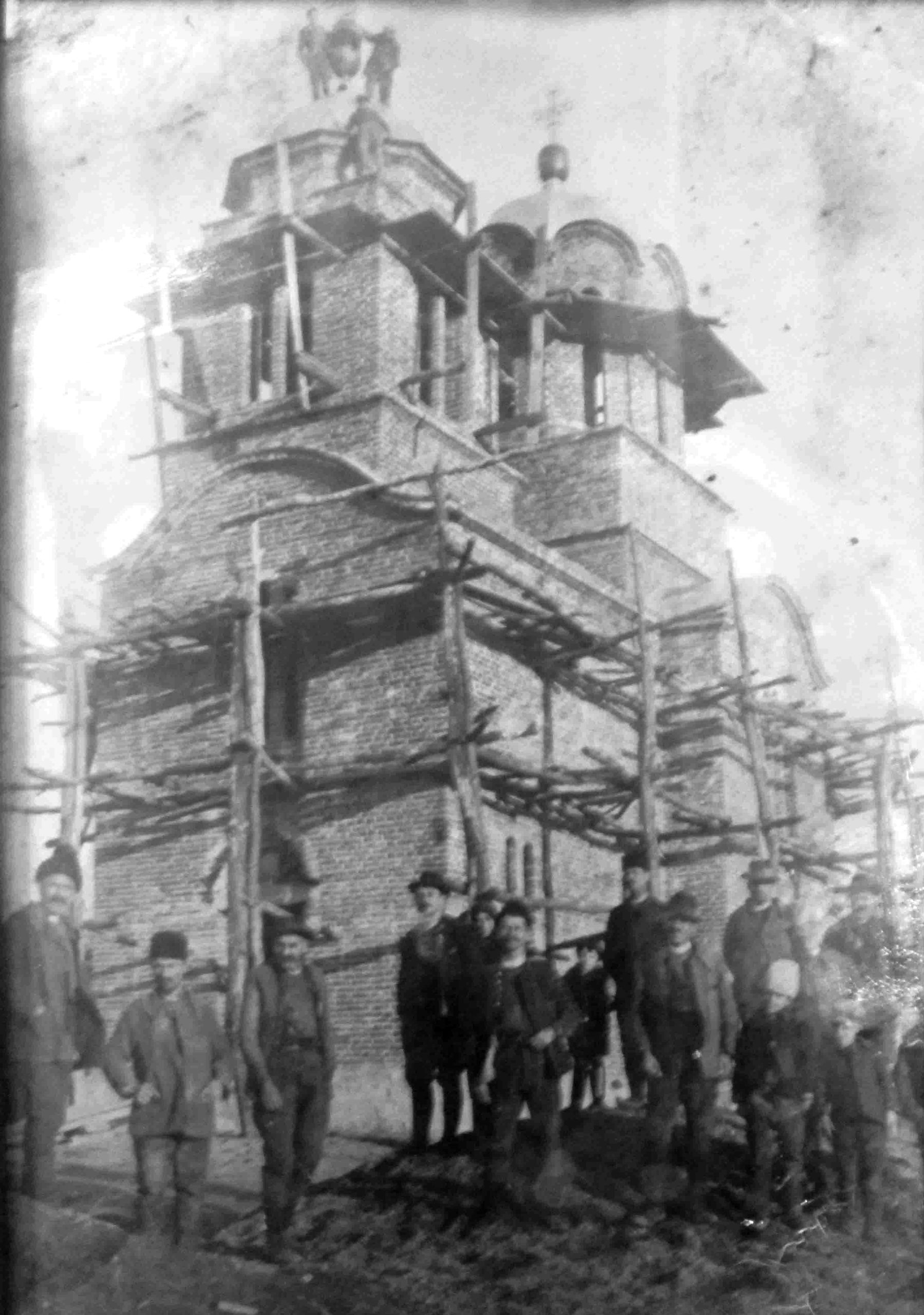 Стављање цркве под кров 1936.године