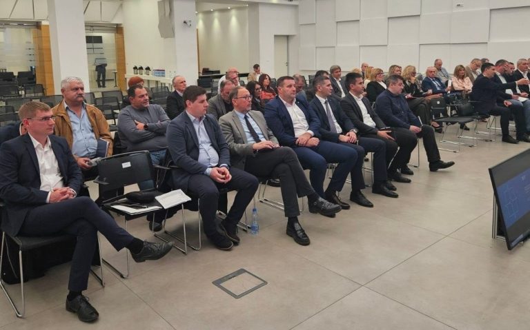 У Привредној комори Србије: О проблемима локалних самоуправа