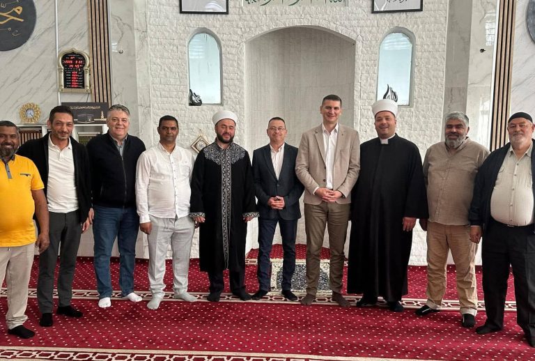 Рамазански бајрам у Костолцу: Поруке мира и заједништва са прославе у Нур џамији