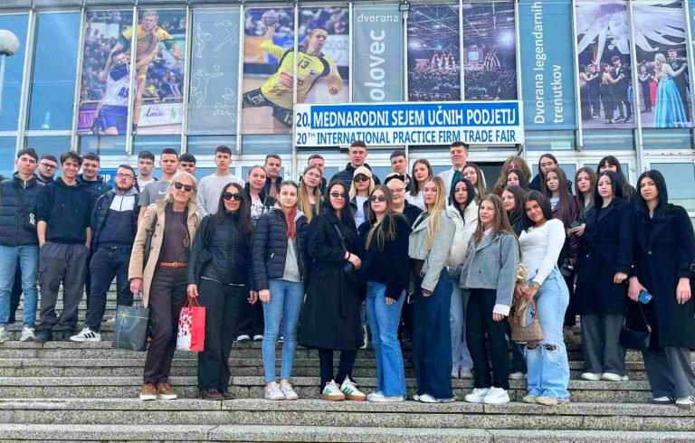 Пожаревачки „економци“ на Сајму ученичких компанија