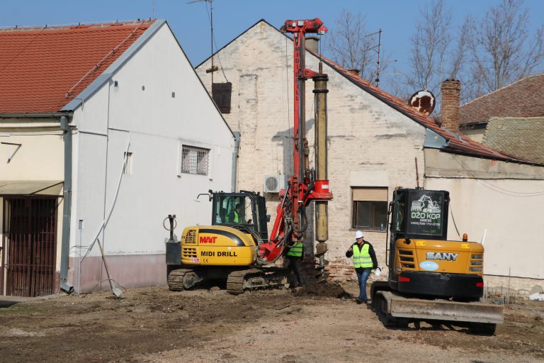 Министар Дарко Глишић обишао пожаревачку Галерију: Завршетак радова у јануару