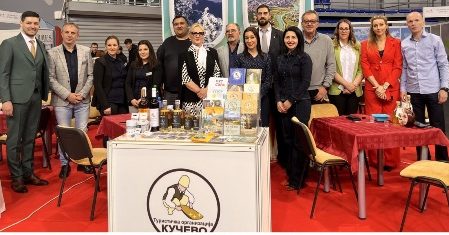 Пун штанд Кучева на Међународном сајму туризма