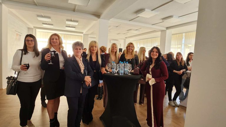 ГО СНС Пожаревац: Пригодним коктелом обележио Међународни дан жена