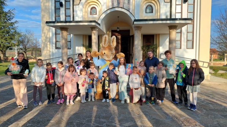 У Костолцу: Проглашени победници у фарбању јаја