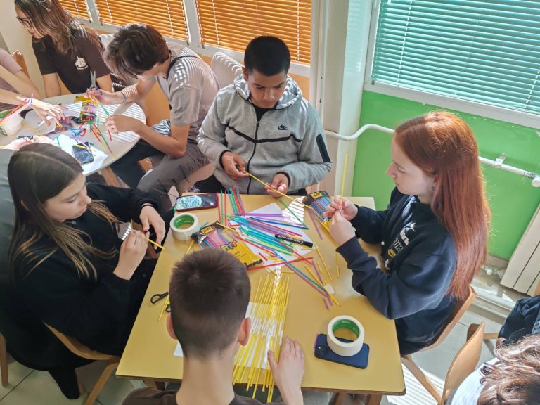 Центар за промоцију науке са основцима Костолца