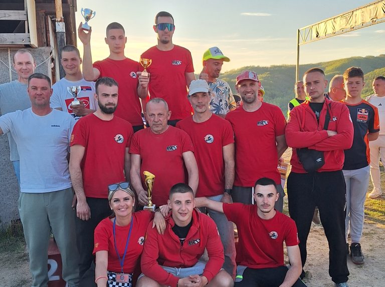 Мото крос Шампионат: Ватрени екипно први у Власотинцу