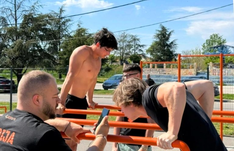 „Улични вежбачи“ у теретани на отвореном