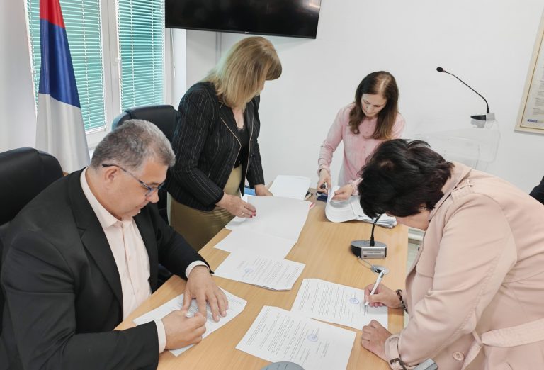 Потписана 24 уговора за енергетску санацију кућа у Малом Црнићу