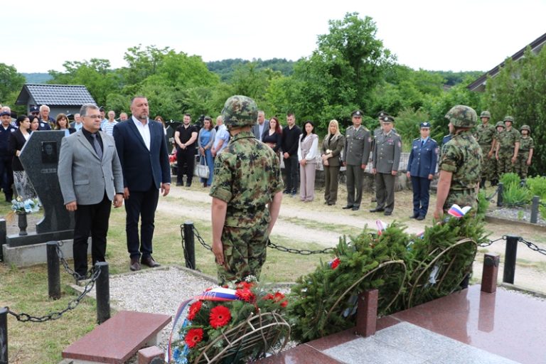 У Црљенцу: Одата пошта генералу Величковићу