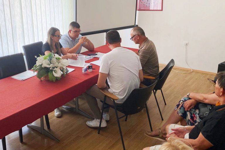 У Жабарима потписани уговори за енергетску санацију кућа