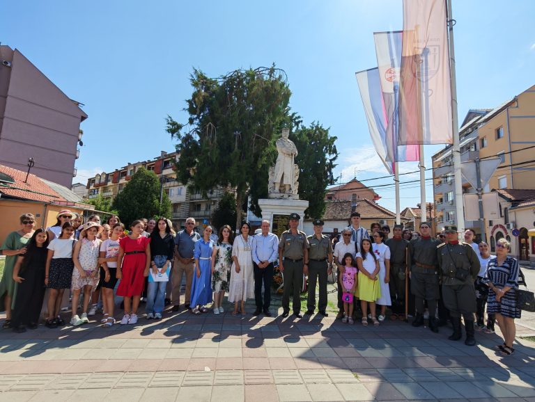 У оквиру пројекта „Моја Србија“ Психолошког центра Костолац: Венци крај Споменика српском војнику