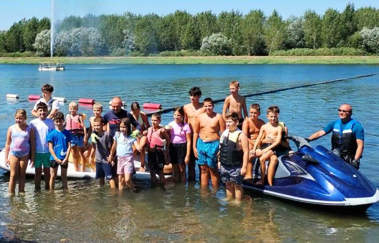 Костолац: Бројни малишани у бесплатној школи мотонаутике