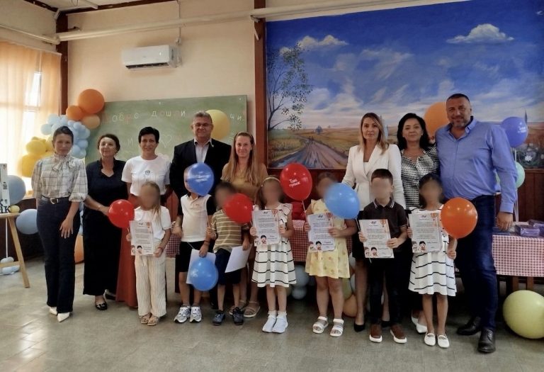 Општина Мало Црниће: Пријем за 45 ђака првака