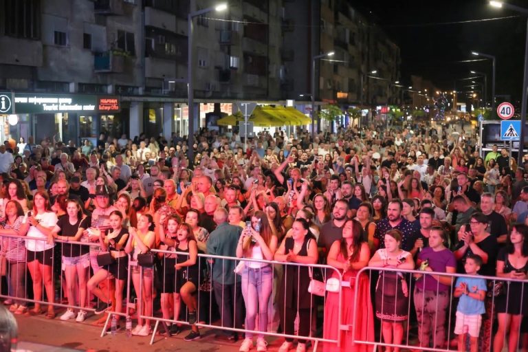 Вечерас Борис Режак и Тијана Богићевић. Синоћ успешне „Неверне бебе“