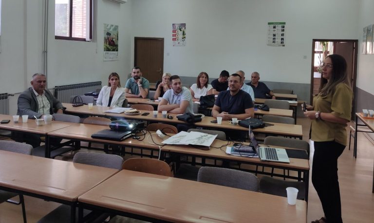 Сузбијање амброзије у Пожаревцу: Обука за комуналне инспекторе