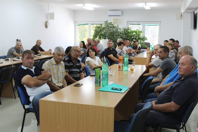 Мало Црниће: Уручена решења пољопривредницима