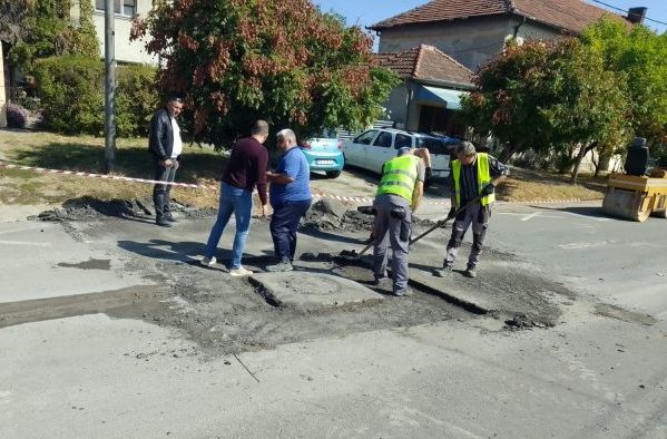 Санација асфалта у Улици Жике Поповића у Кучеву